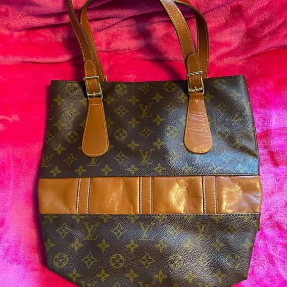 ***Collectors Piece*** Louis Vuitton Bucket Bag - Picture 2 of 5